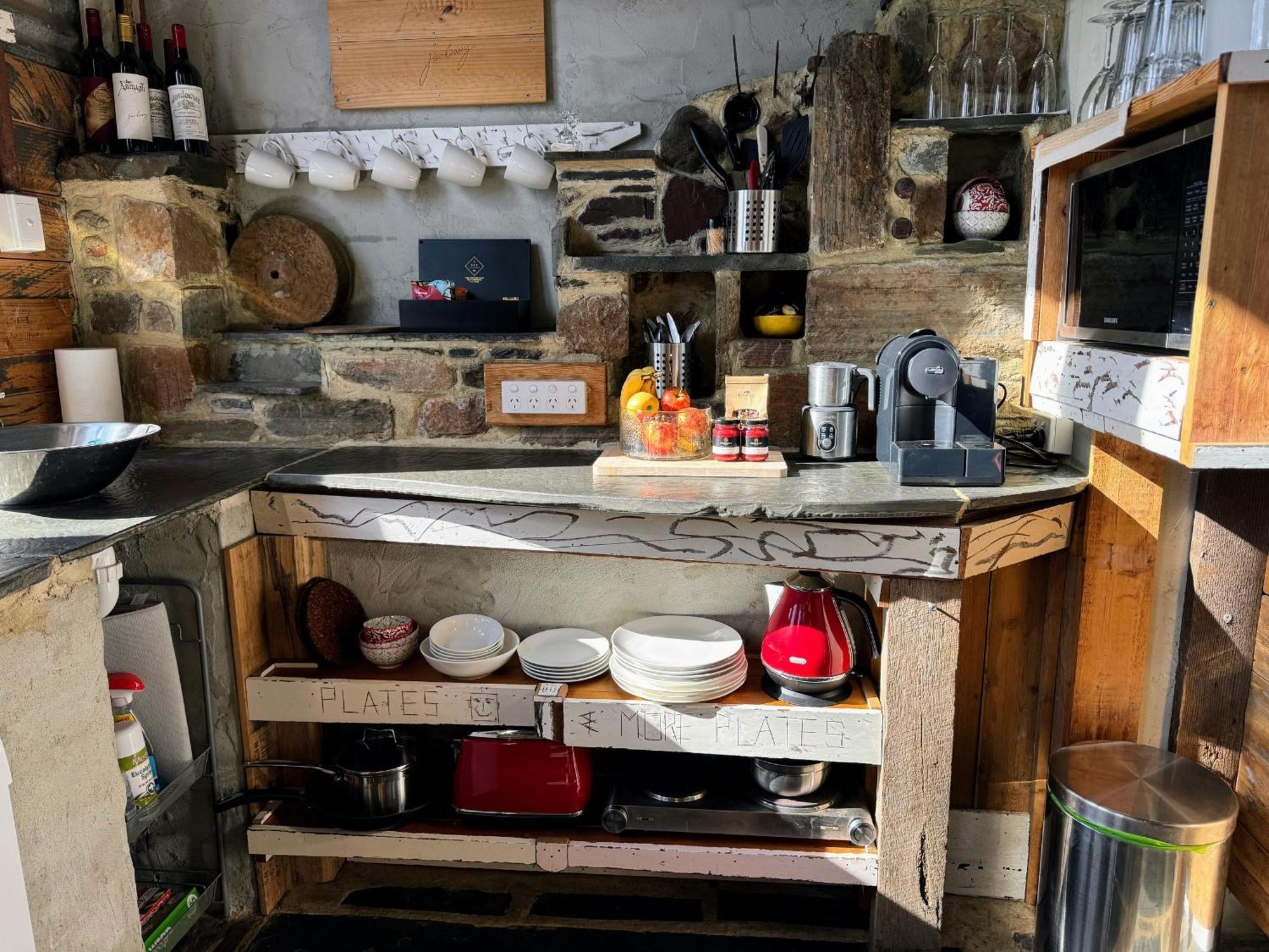 Bed In A Shed Vineyard Stay Watervale Room photo