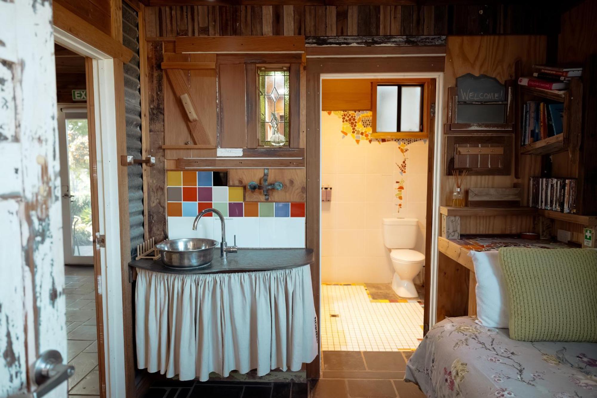 Bed In A Shed Vineyard Stay Watervale Room photo